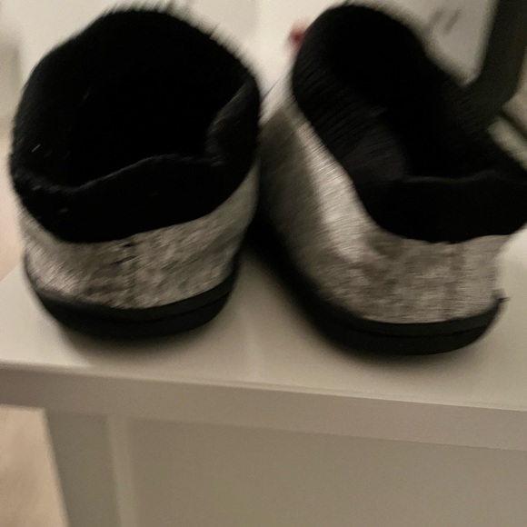 NY Knicks, slippers, Size Large, $13 - Picture 2 of 3